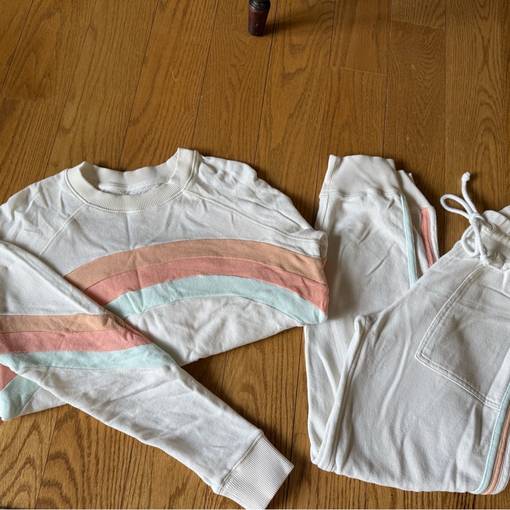 Women’s Faherty sweatshirt & sweatpants - Picture 3 of 3